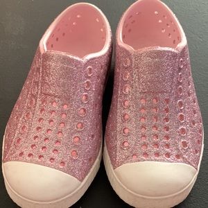 Native girls shoes, size 8. Like new!